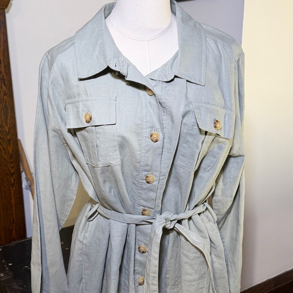 Coco + Carmen Light Gray Button-Up Blouse